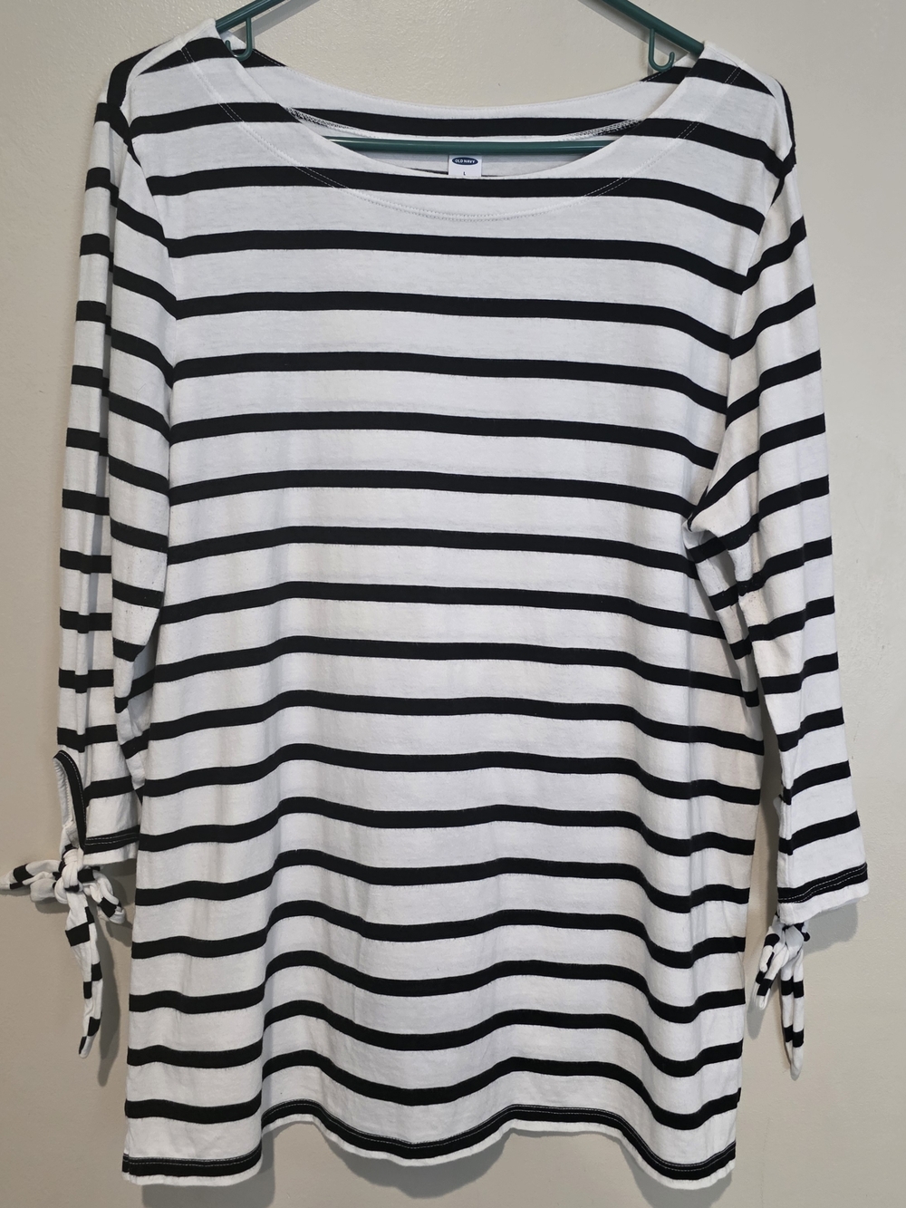 Old Navy Black & White Striped Long-Sleeve Tie Cuff Top Office Streetware